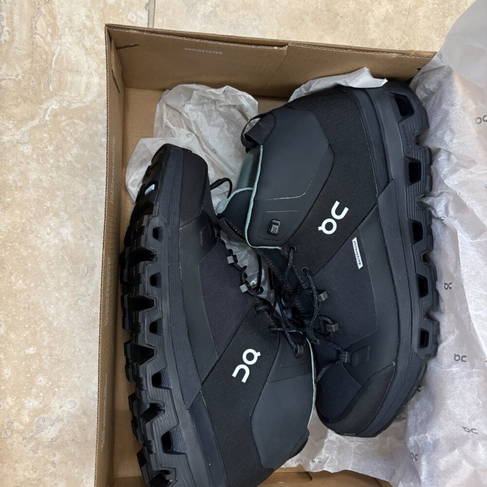 NWOT On Cloudtrax Waterproof Shoes - Picture 4 of 10